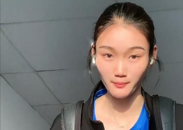 神圣的修女和黄色内裤